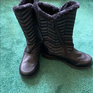 Women's Black Quilted Winter Boots